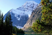 两队比分胶着最终点球战决胜的一夜